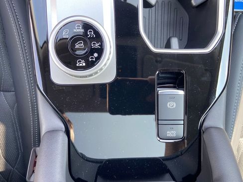 New 2026 Mitsubishi Outlander SEL image 37