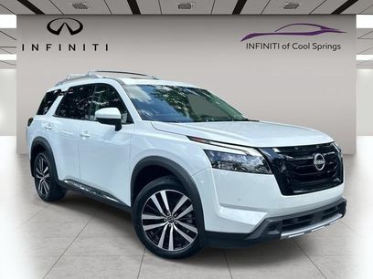 Used 2025 Nissan Pathfinder Platinum w/ Black Appearance Package