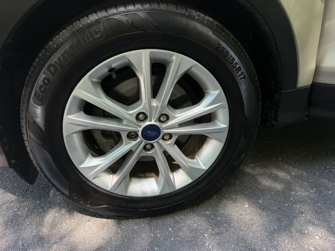 Used 2017 Ford Escape SE FWD image 25