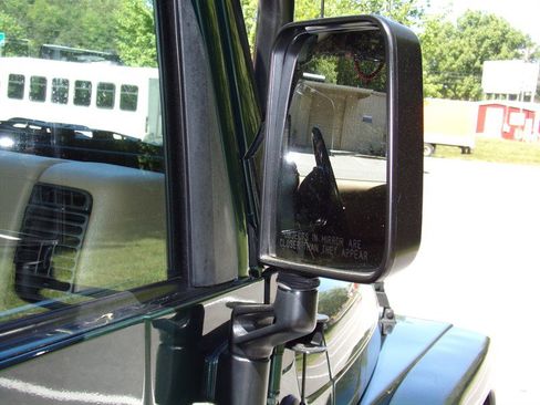 Used 2000 Jeep Wrangler Sahara image 16