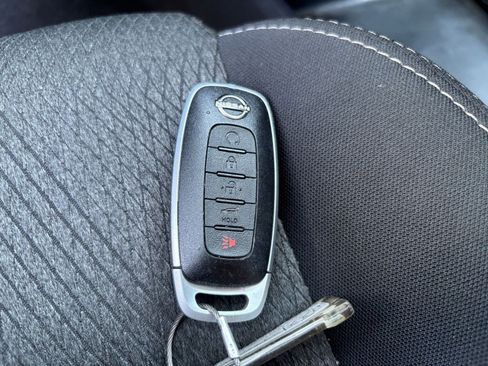 Used 2025 Nissan Rogue SV FWD image 21