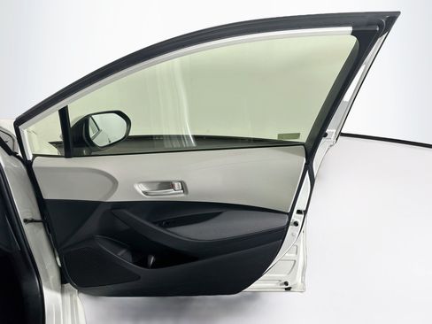 Used 2021 Toyota Corolla LE FWD image 30