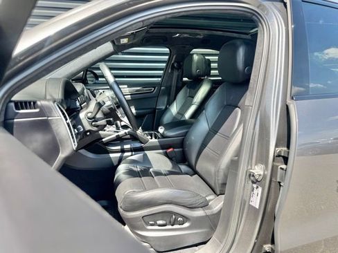 Used 2023 Porsche Cayenne GTS AWD/4WD image 5