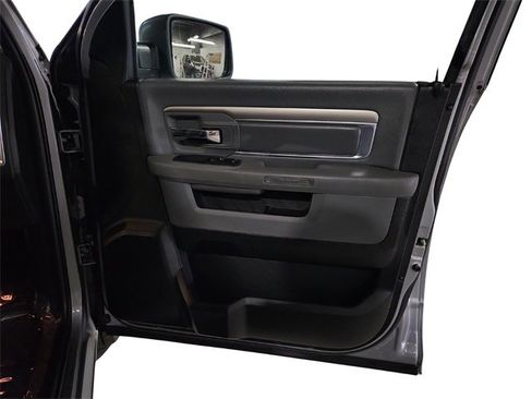 Used 2020 RAM 1500 Classic SLT w/ Luxury Group image 25