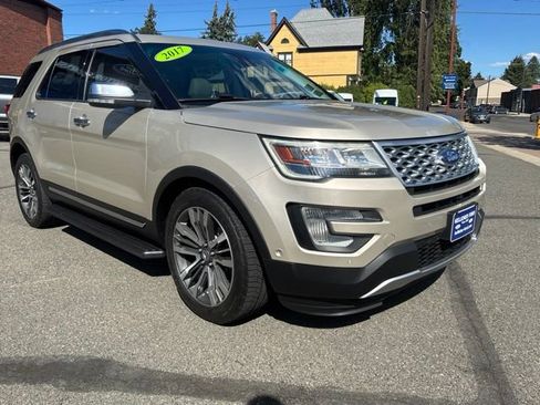 Used 2017 Ford Explorer Platinum AWD/4WD image 2