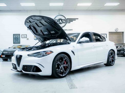 Used 2017 Alfa Romeo Giulia Quadrifoglio image 98