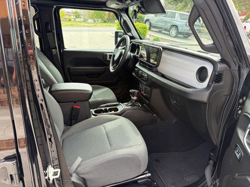 Used 2024 Jeep Gladiator Sport w/ Convenience Group image 7