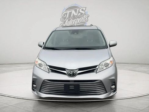 Used 2018 Toyota Sienna XLE image 8