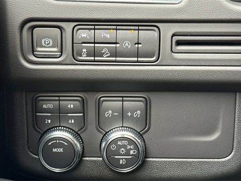 Used 2023 GMC Yukon XL AT4 image 43