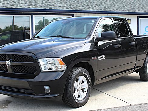 Used 2018 RAM 1500 Express RWD image 1
