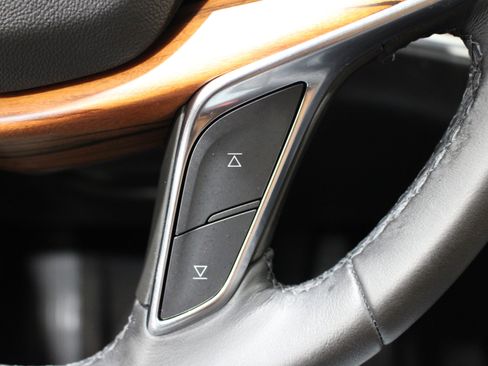 Used 2020 Cadillac XT5 Premium Luxury FWD image 16