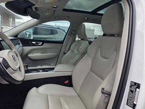 Used 2019 Volvo XC60 T5 Momentum w/ Premium Package AWD/4WD image 11