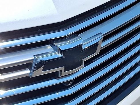 Used 2023 Chevrolet Traverse Premier FWD image 28