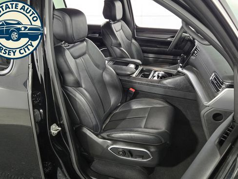 Used 2024 Jeep Wagoneer L Series II AWD/4WD image 44