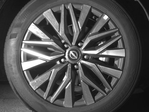 Used 2025 Nissan Altima 2.5 SV FWD image 13
