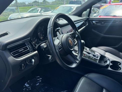 Used 2022 Porsche Macan AWD/4WD image 24