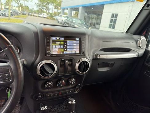 Used 2017 Jeep Wrangler Sahara w/ Connectivity Group image 8