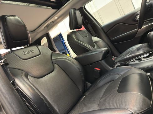 Used 2022 Jeep Cherokee Limited image 23