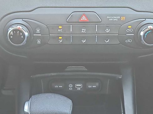 Used 2020 Kia Sorento LX image 16