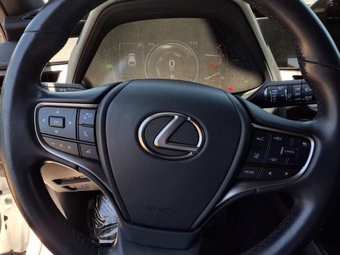 Used 2024 Lexus UX 250h FWD image 11