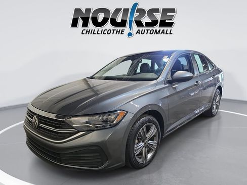 Used 2024 Volkswagen Jetta SE FWD image 1