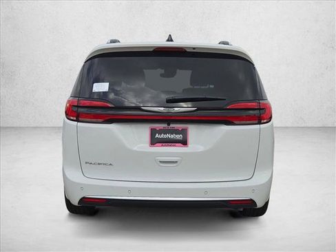 New 2026 Chrysler Pacifica Pinnacle image 8
