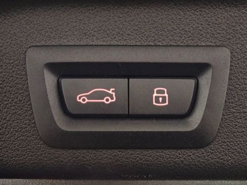 Used 2025 BMW X5 xDrive50e image 23