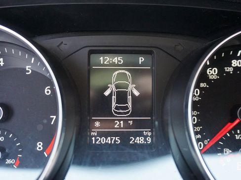 Used 2017 Volkswagen Passat 1.8T R-Line w/ R-Line Lighting Package image 15