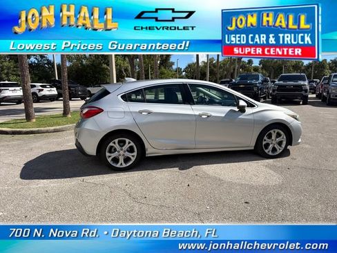 Used 2018 Chevrolet Cruze Premier FWD image 12