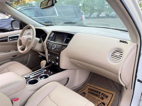 Used 2013 Nissan Pathfinder Platinum image 16