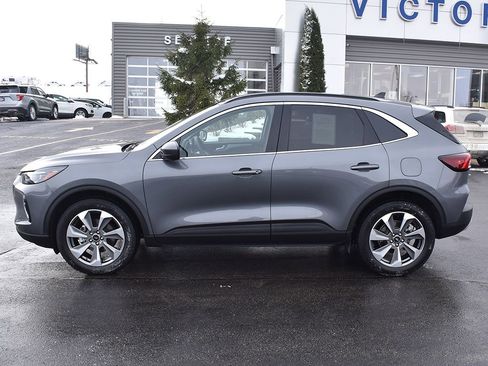 Used 2023 Ford Escape Platinum image 2