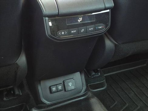 Used 2021 Toyota Highlander Limited AWD/4WD image 16