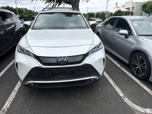 Certified 2023 Toyota Venza XLE AWD/4WD image 3