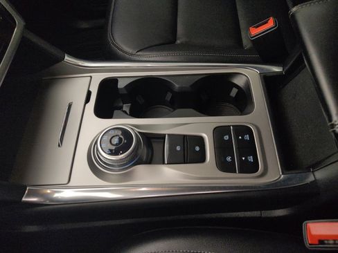 Used 2020 Ford Explorer XLT w/ Equipment Group 202A image 26