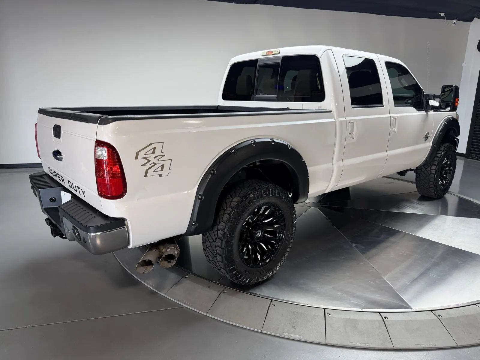 Used 2014 Ford F250 Lariat w/ Lariat Ultimate Package AWD/4WD image 2