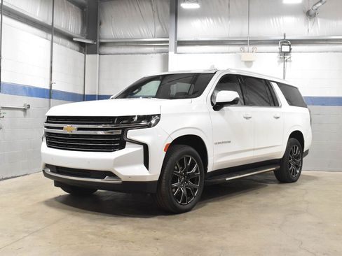 Used 2024 Chevrolet Suburban LT w/ LT Signature Package AWD/4WD image 2