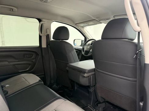 Used 2020 Nissan Titan S image 32