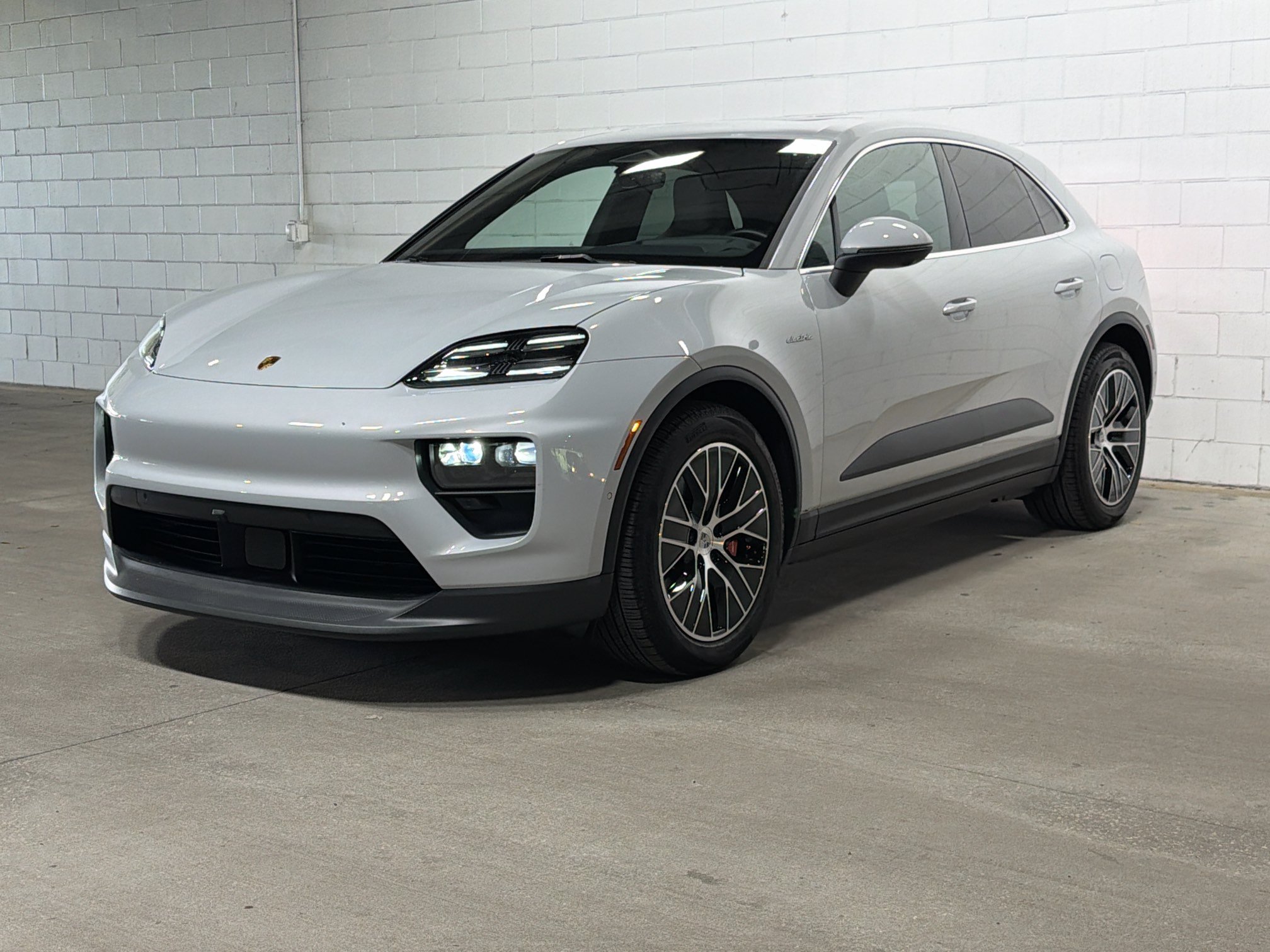 Certified 2026 Porsche Macan 4S Electric AWD/4WD image 1