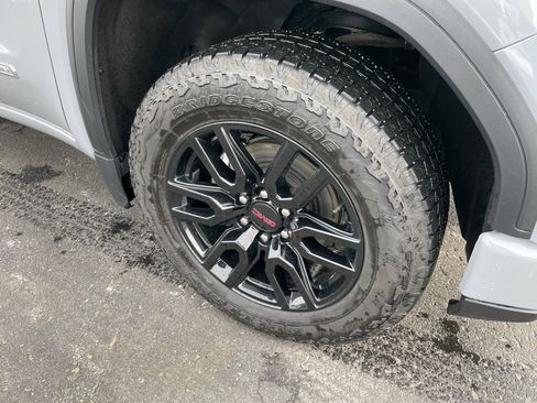 Used 2024 GMC Sierra 1500 Elevation image 3