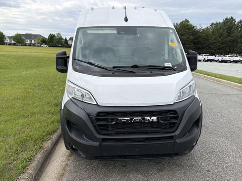 Used 2024 RAM ProMaster 2500 w/ Convenience Group FWD image 3