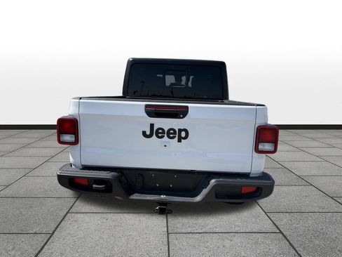 Used 2025 Jeep Gladiator Sport AWD/4WD image 6