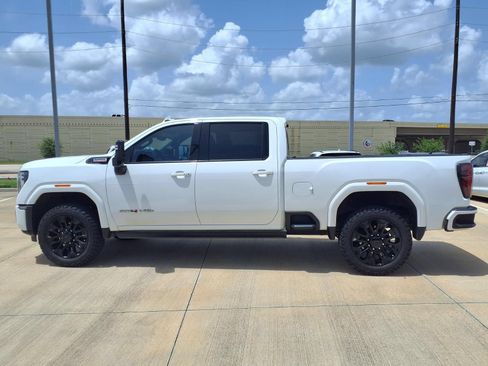 Used 2024 GMC Sierra 2500 AT4 w/ AT4 Premium Plus Package AWD/4WD image 3