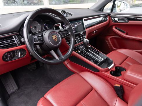 Certified 2023 Porsche Macan S AWD/4WD image 3