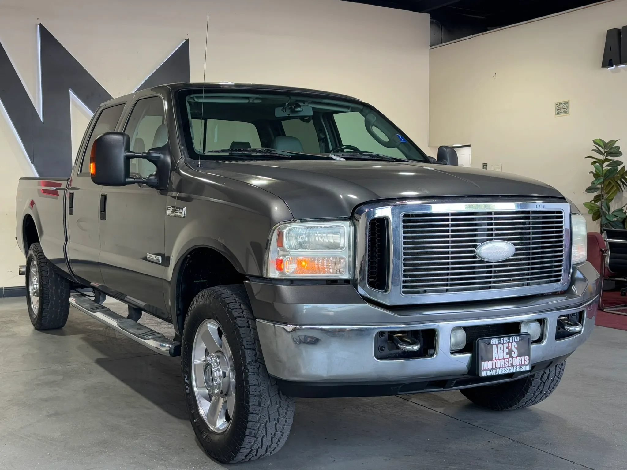 Used 2006 Ford F350 Lariat AWD/4WD image 2