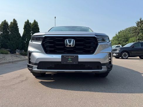 Used 2025 Honda Pilot Touring image 5