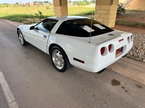 Used 1994 Chevrolet Corvette Coupe RWD image 5