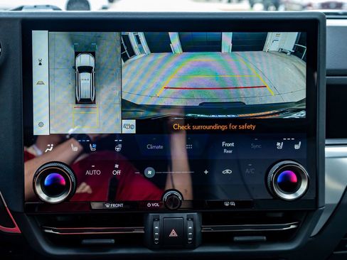 Used 2024 Lexus GX 550 w/ Accessory Package (2T) image 26