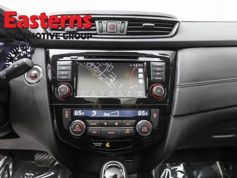 Used 2020 Nissan Rogue SL w/ Premium Package image 11