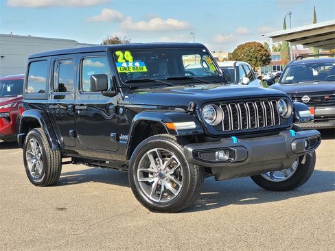 Used 2024 Jeep Wrangler Unlimited image 2