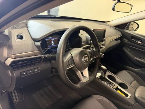 Used 2025 Nissan Altima 2.5 SV FWD image 12